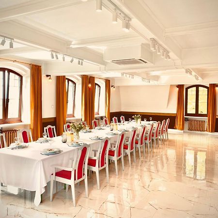 Hotel Palac W Myslecinku Быдгощ Экстерьер фото