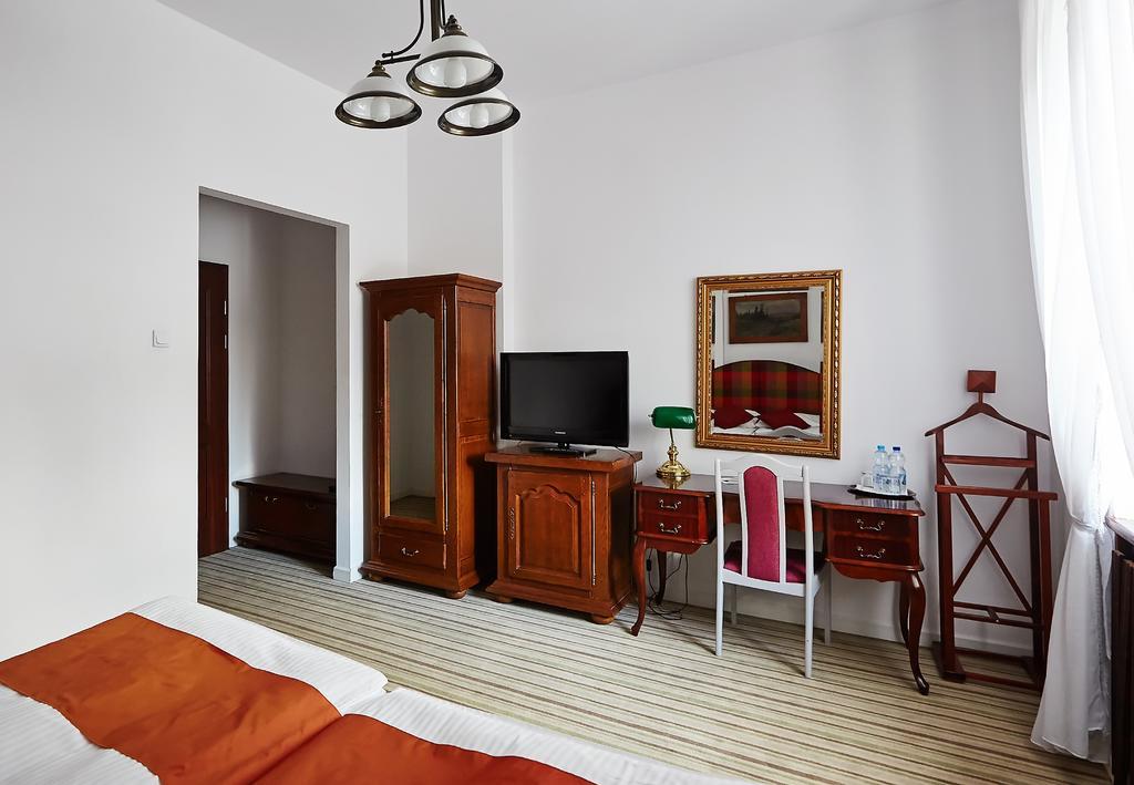 Hotel Palac W Myslecinku Быдгощ Номер фото