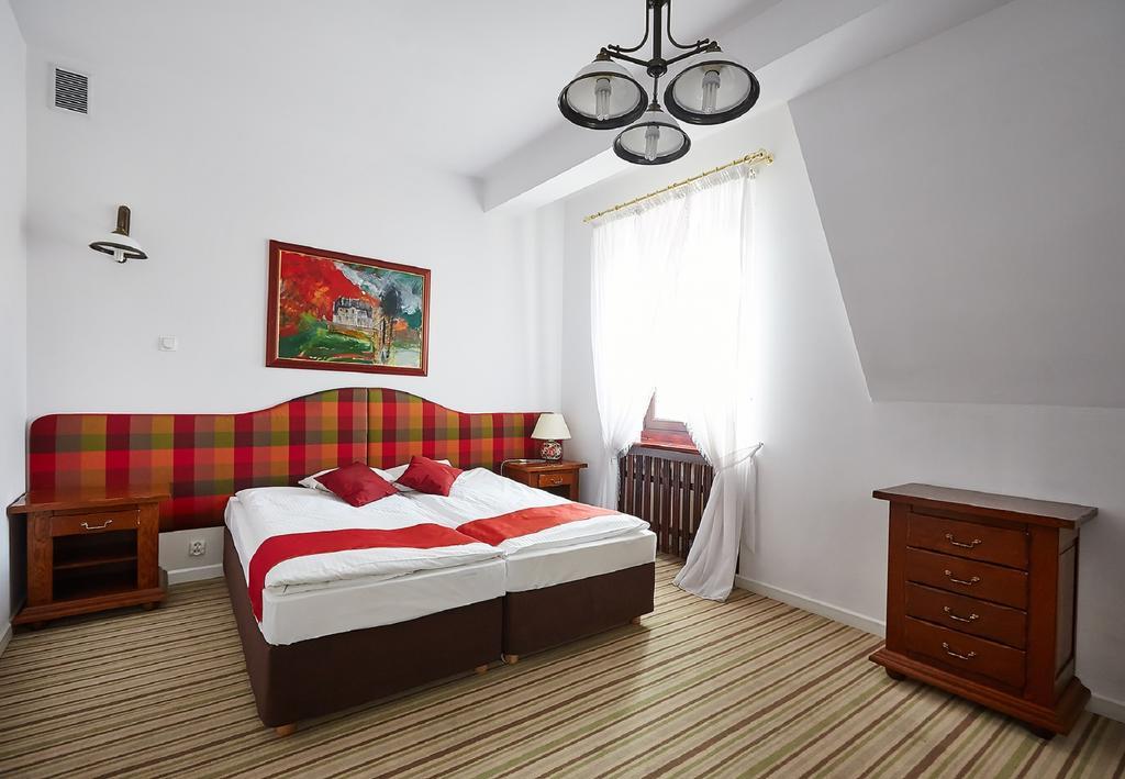 Hotel Palac W Myslecinku Быдгощ Номер фото