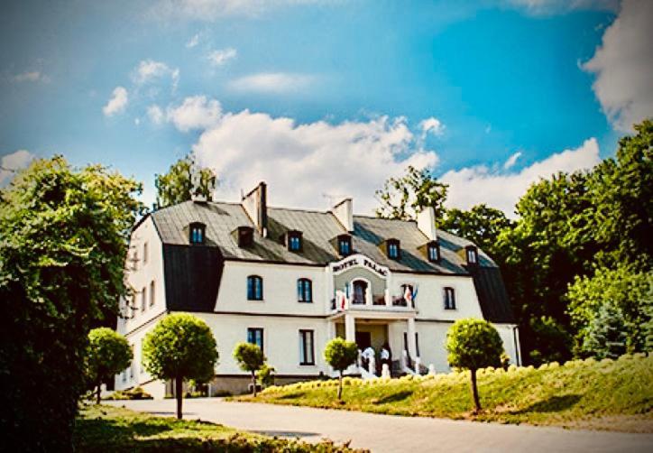 Hotel Palac W Myslecinku Быдгощ Экстерьер фото
