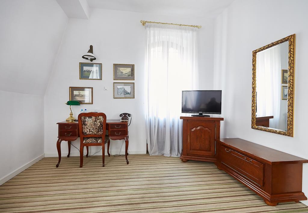 Hotel Palac W Myslecinku Быдгощ Экстерьер фото